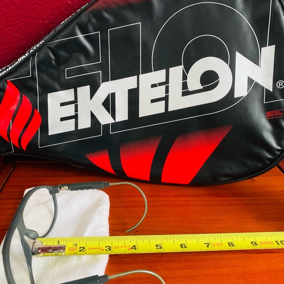 Vintage Ektelon Racquetball
Tennis Safety Glasses Eyewear
Stylish W/ cloth case - Picture 6 of 7